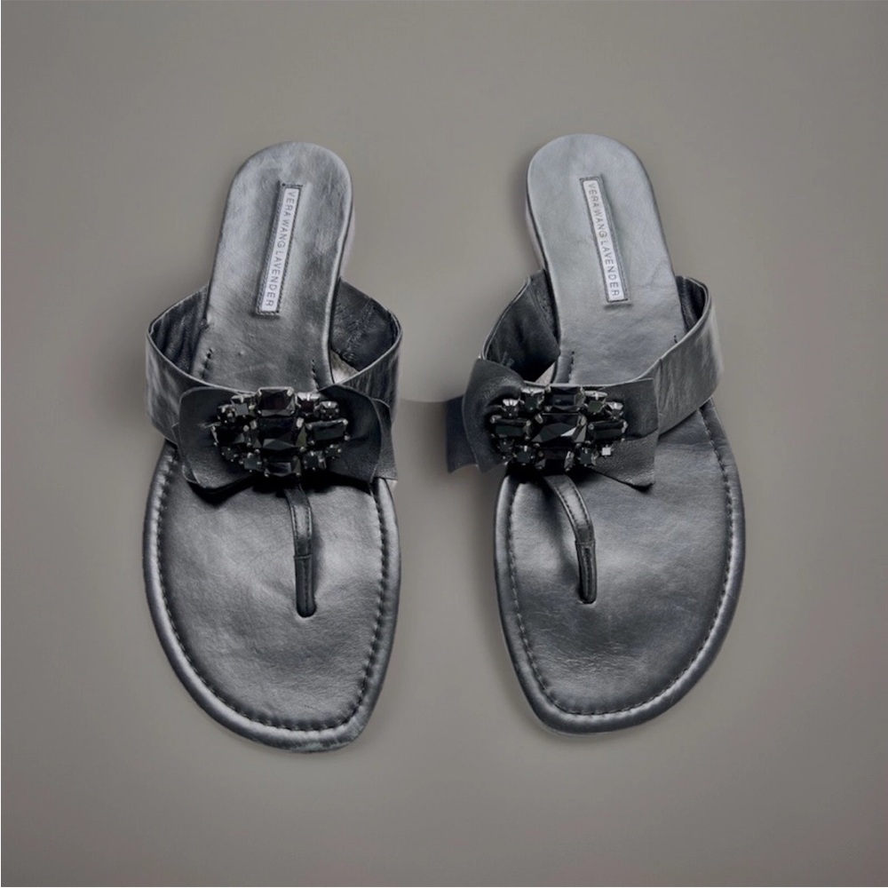 Vera Wang Lavender Black Jeweled Thong Leather Sandals Size 8